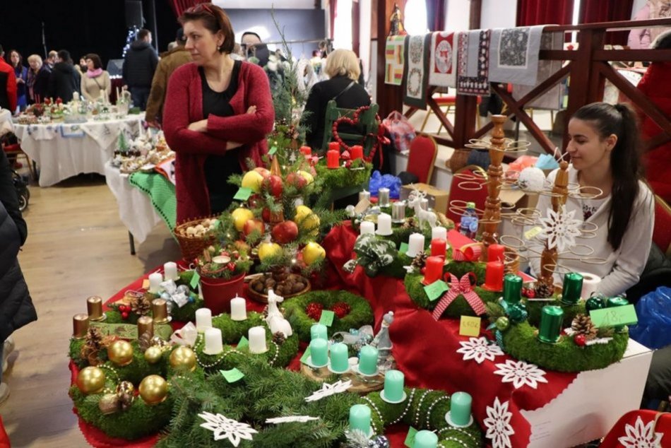 Ilustračný obrázok k článku Vianoce v meste odštartovali Handmade trhom: Prišlo približne 70 predajcov, FOTO