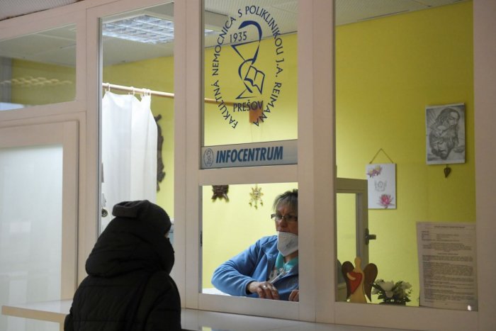 Ilustračný obrázok k článku Do prešovskej nemocnice sa návštevy stále nedostanú: Proti je výskyt hepatitídy