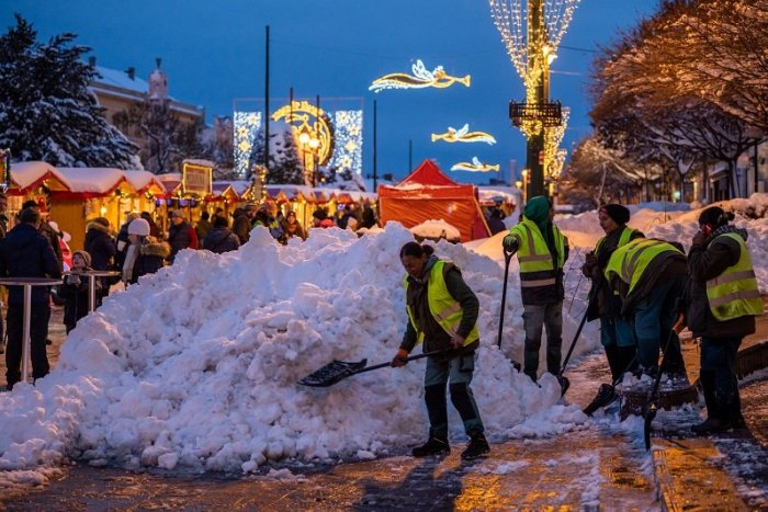 Ilustračný obrázok k článku Bude zase KALAMITA? Slovensko čaká ďalšia VLNA sneženia, prinesie až 15 cm snehu