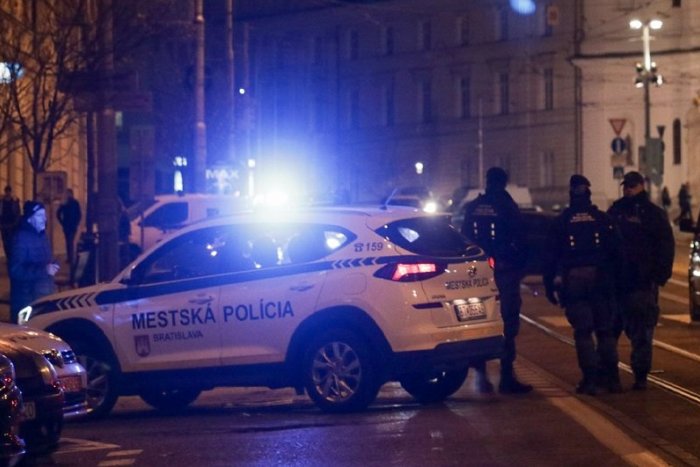 Ilustračný obrázok k článku Mnohí Bratislavčania si nedali povedať: Polícia riešila desiatky porušení ZÁKAZU pyrotechniky