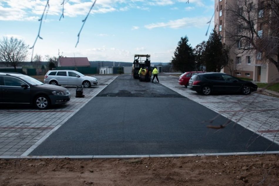 Ilustračný obrázok k článku Na jednom zo sídlisk pribudlo nové parkovisko: Vodiči môžu využívať takmer 40 miest