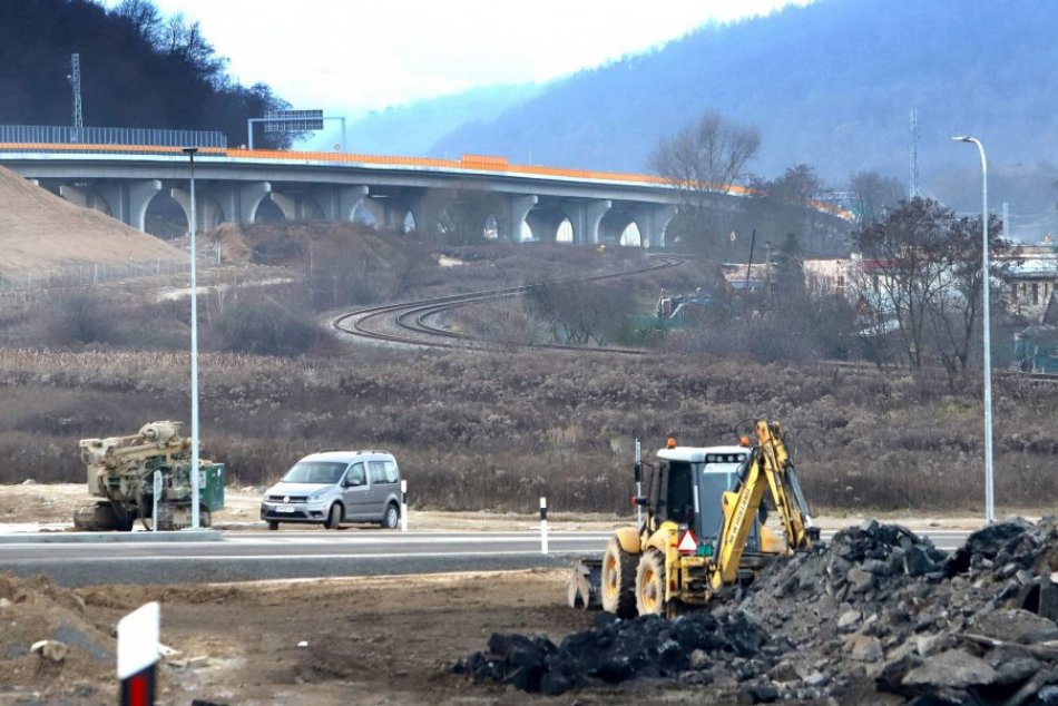 Ilustračný obrázok k článku Nový úsek R2 už slúži motoristom, ale... Prečo je jeden z mostov stále UZAVRETÝ?