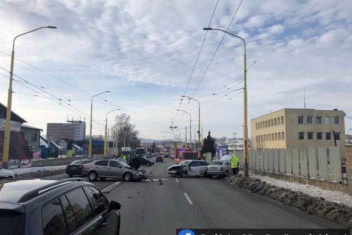 Ilustračný obrázok k článku Dôležité INFO pre vodičov v Prešove: Po zrážke 3 áut boli blokované 3 jazdné pruhy