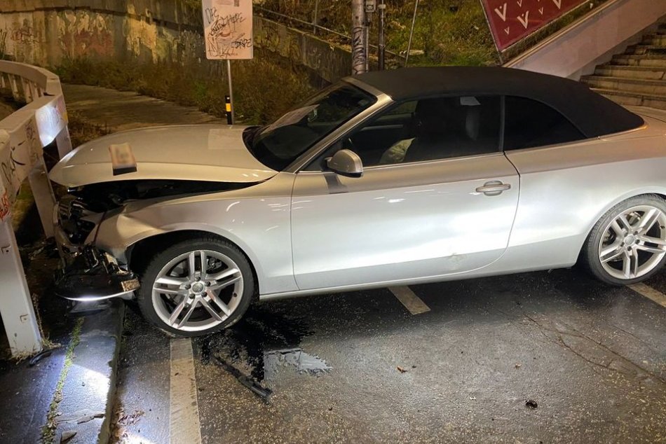 Ilustračný obrázok k článku KURIÓZNA nehoda v Bratislave: Neznámy vodič zbehol autom po SCHODOCH, z miesta utiekol