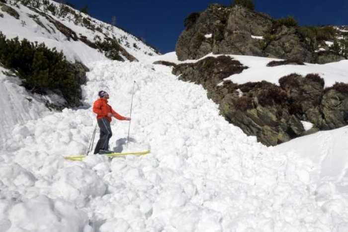 Ilustračný obrázok k článku VYRÁŽATE na hory alebo lyžovať? Dajte POZOR na mokrý a kašovitý sneh, hrozia LAVÍNY!