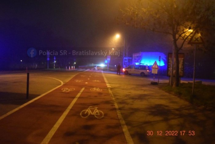 Ilustračný obrázok k článku Nehoda v Bratislave: OPITÝ cyklista zrazil ženu, tá skončila v nemocnici