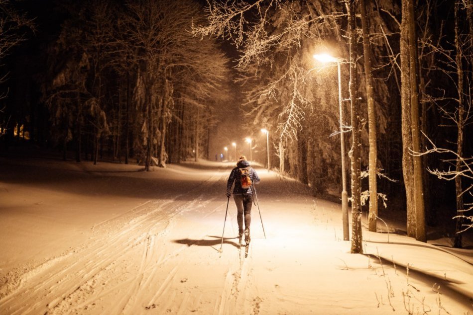 Ilustračný obrázok k článku Nočné DOBRODRUŽSTVO v Kremnických vrchoch: Bežkovať budete môcť priamo pod HVIEZDAMI