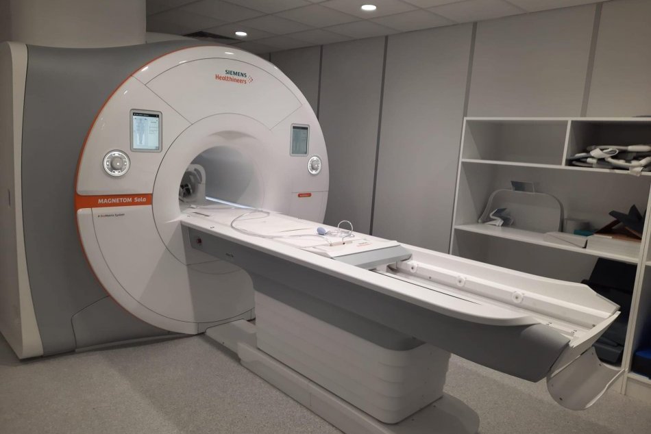 Ilustračný obrázok k článku Dobrá správa pre pacientov: V Komárne otvorili novú magnetickú rezonanciu, FOTO