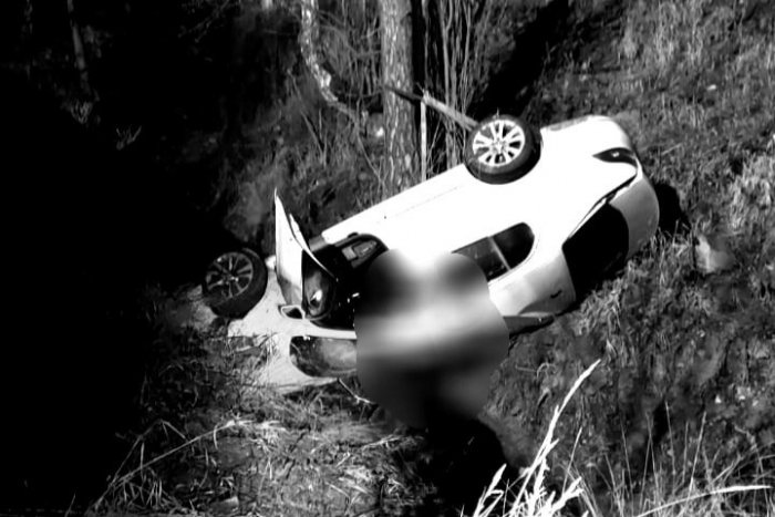 Ilustračný obrázok k článku TRAGÉDIA na strednom Slovensku: Auto skončilo prevrátené v rokline, vodič neprežil! FOTO