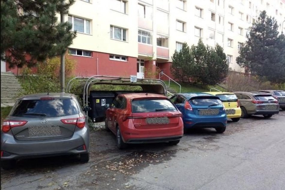 Ilustračný obrázok k článku Bystricu čakajú ZMENY v parkovaní: Ľuďom budú vysvetlené na niekoľkých stretnutiach