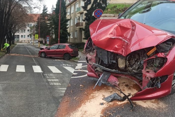 Ilustračný obrázok k článku TRAGICKÁ nehoda priamo v Trnave: Vodička narazila do stromu, boj o život PREHRALA