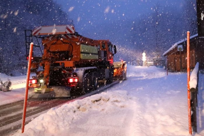 Ilustračný obrázok k článku Začína sa zimná údržba ciest v BBSK: Cestári upozorňujú na jedno OBMEDZENIE