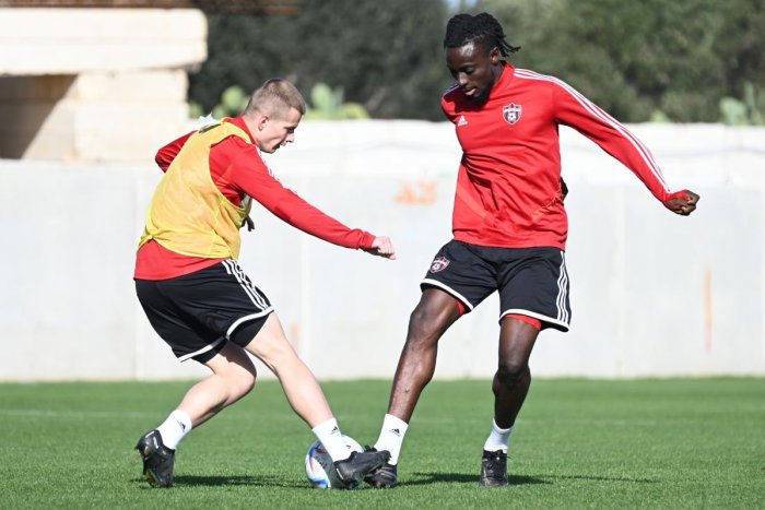 Ilustračný obrázok k článku Ďalšia posila pre ViOn: Získal mladého nigérijského útočníka