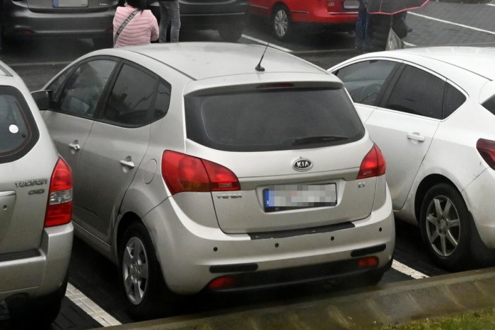 Ilustračný obrázok k článku Chýbajú vám v Bystrici parkovacie miesta? V uliciach sú desiatky dlhodobo stojacich áut