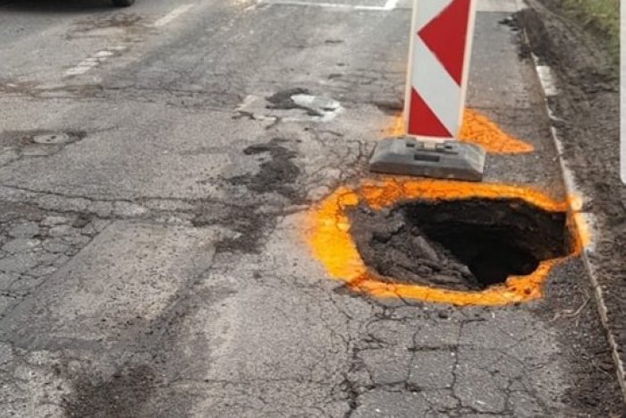 Ilustračný obrázok k článku V Bratislave sa PREPADLA cesta: Vodiči, na TOMTO úseku zvýšte opatrnosť!