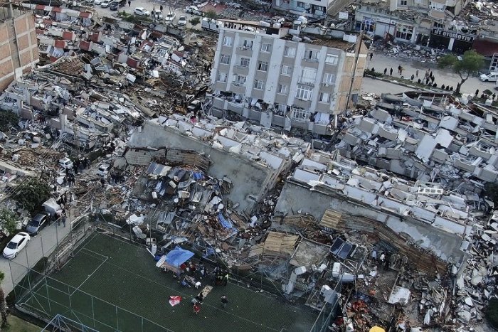 Ilustračný obrázok k článku Počet obetí zemetrasenia v Turecku a Sýrii stúpol: Tisíce ľudí sú stále pod SUTINAMI