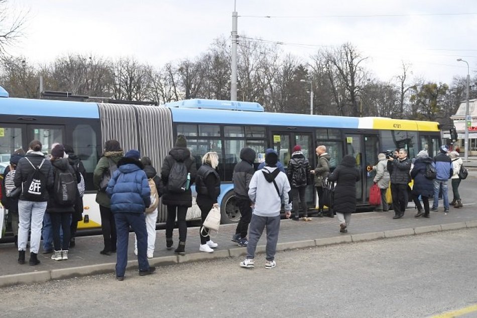 Ilustračný obrázok k článku Dopravnému podniku mesta Košice chýbajú vodiči autobusov: Niektoré spoje budú mať STOPKU!