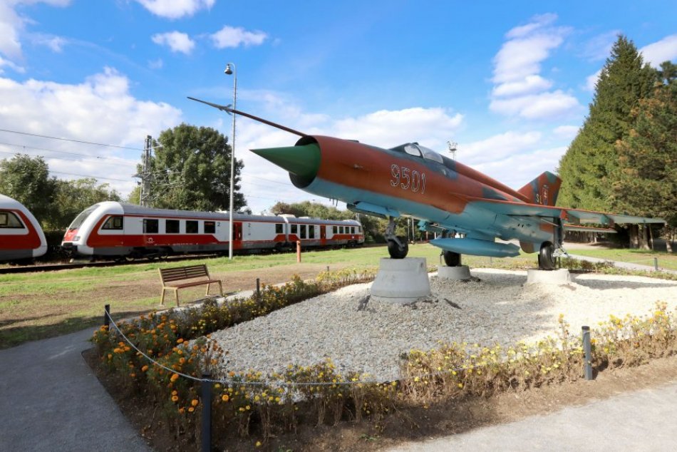 Ilustračný obrázok k článku MiG-21 presunuli z parku na letisko: Primátorka Sliača v tom vidí PROBLÉM
