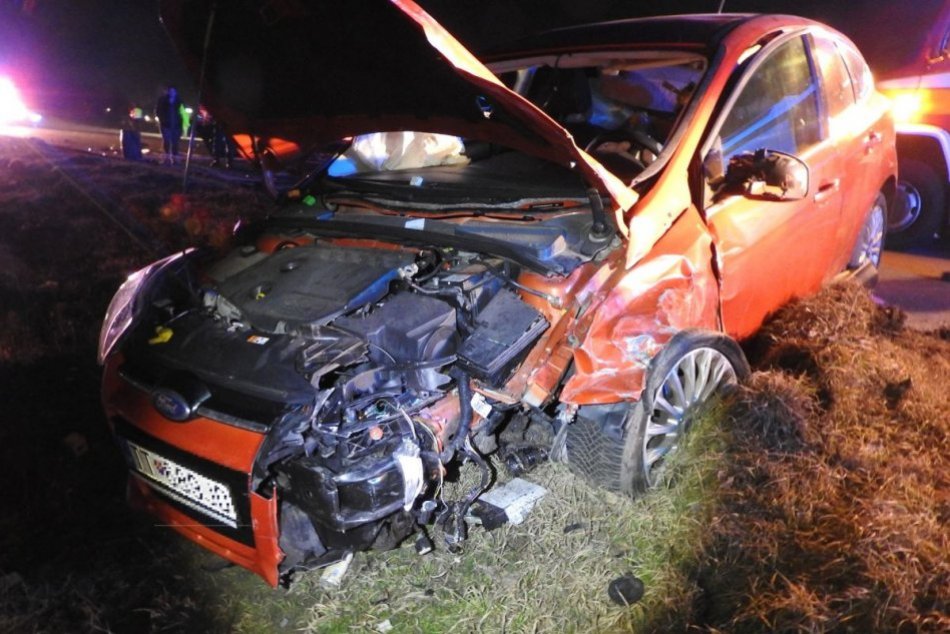 Ilustračný obrázok k článku Ďalšia čelná zrážka na obchvate Trnavy! Dvaja zranení a zdemolované autá