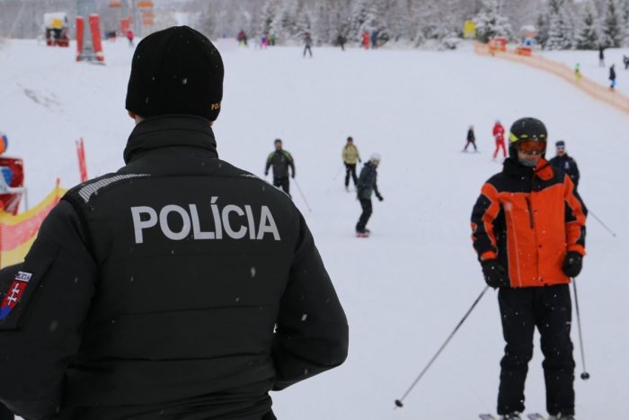 Ilustračný obrázok k článku ODKAZ polície pred lyžovačkou: Nebuďte MACHRI na svahu a dodržujte TÝCHTO 9 pravidiel!