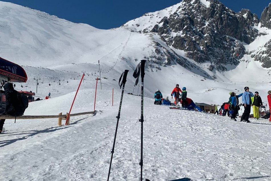 Ilustračný obrázok k článku Zima a sneh sú späť, víkend v Tatrách sa dá stráviť na lyžiach: Pribudlo asi 20 cm snehu