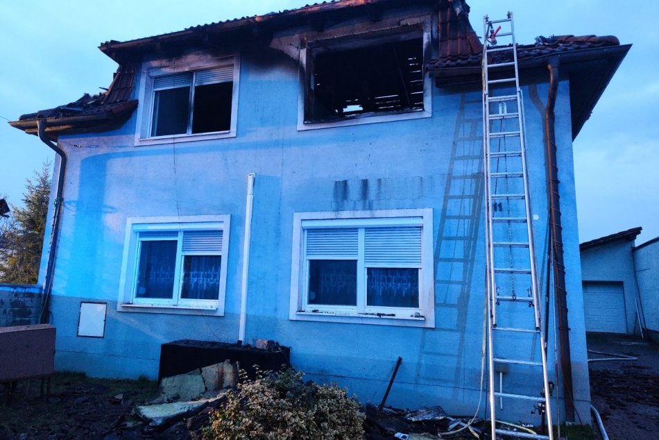 Ilustračný obrázok k článku TRAGICKÝ požiar rodinného domu: Hasiči hlásia z miesta činu dvoch mŕtvych, FOTO