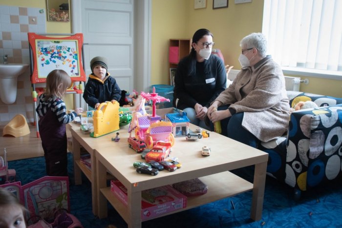Ilustračný obrázok k článku Nitra otvorí centrum pre vojnových utečencov: Pomôže hlavne rodinám a matkám s deťmi