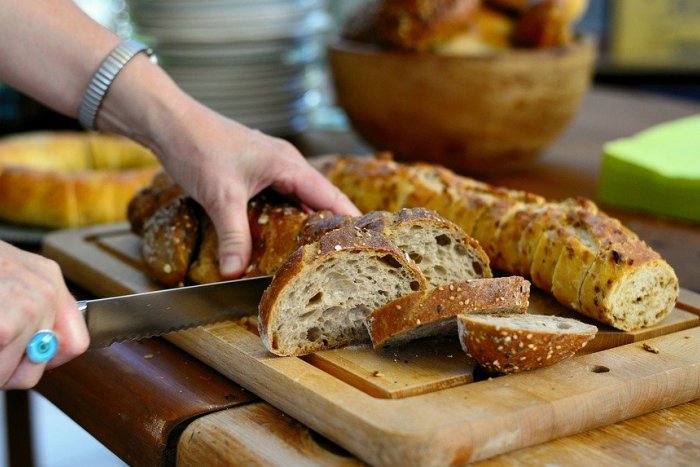 Ilustračný obrázok k článku Nie je chlieb ako chlieb: Odkrojte si z NAJZDRAVŠIEHO bochníka a možno aj SCHUDNETE!