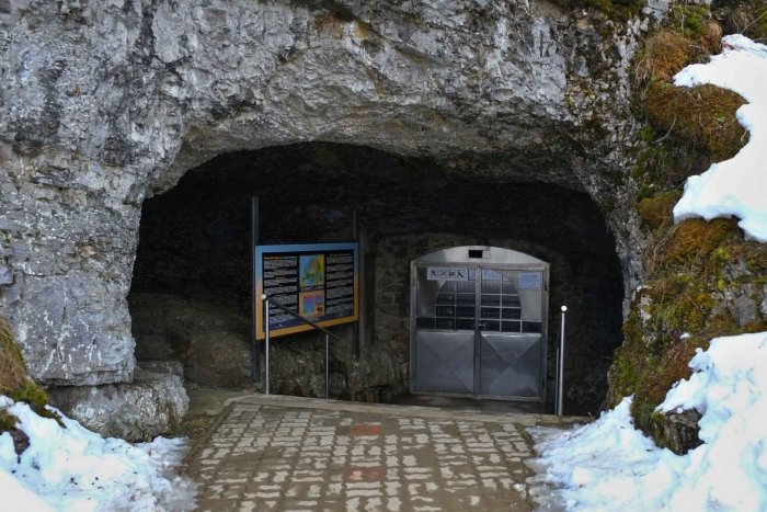 Ilustračný obrázok k článku Po zimnej prestávke je šanca ju opäť vidieť: Turisti už môžu navštíviť Važeckú jaskyňu