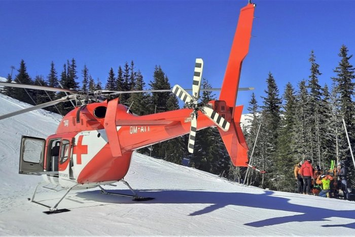 Ilustračný obrázok k článku Ďalšia ZRÁŽKA lyžiarov! Na zjazdovke v Jasnej pristával vrtuľník