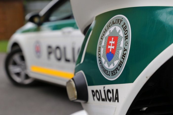 Ilustračný obrázok k článku Policajt na policajnej ubytovni v Bratislave postrelil svojho kolegu! Muž je v OHROZENÍ života