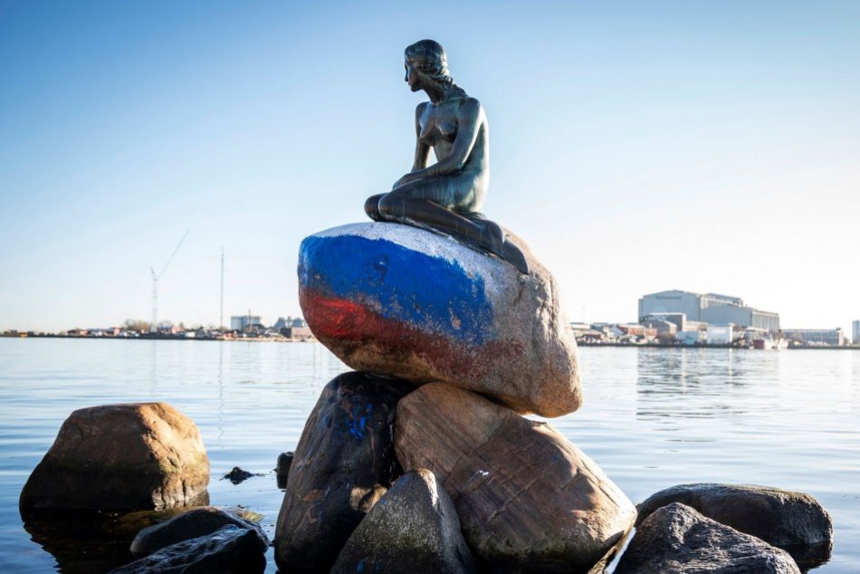 Ilustračný obrázok k článku Malá morská víla v ruských farbách: VANDALI posprejovali symbol Kodane! FOTO