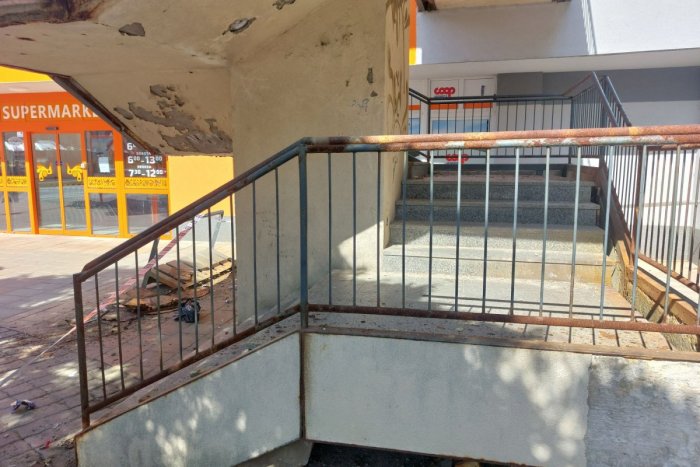 Ilustračný obrázok k článku Havarijný stav schodiska na Šváboch KONEČNE opravia: A doba rekonštrukcie? Pol roka!