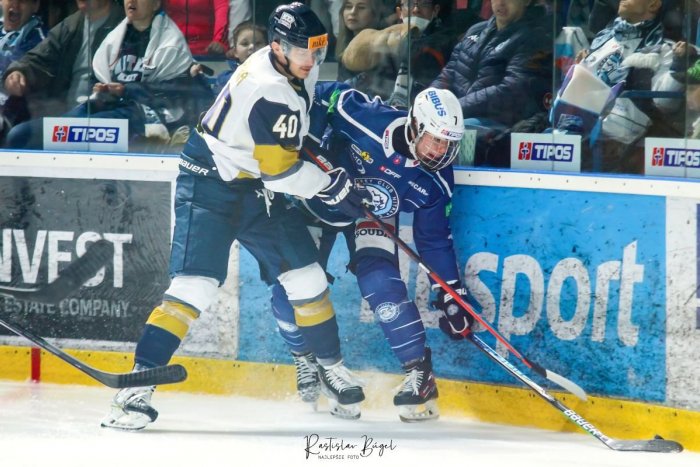 Ilustračný obrázok k článku Vlaňajšie hokejové finále má DOHRU: Nastúpil hráč Slovana proti Nitre NEOPRÁVNENE?