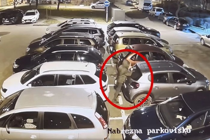 Ilustračný obrázok k článku ŠIALENÉ správanie! Neznámy páchateľ chodil po parkovisku a ODTŔHAL stierače z áut