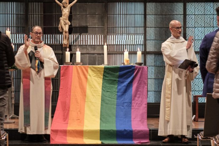 Ilustračný obrázok k článku Katolícka cirkev vstupuje do novej ÉRY: V Nemecku budú požehnávať HOMOSEXUÁLNE zväzky