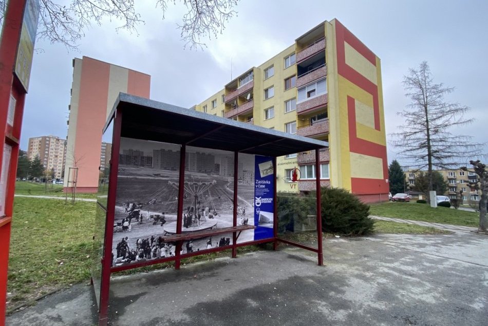 Ilustračný obrázok k článku V Bardejove majú ŠPECIÁLNE zastávky: Ľudia sa počas čakania dozvedia o histórii mesta, FOTO
