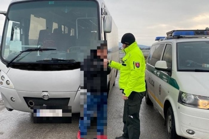 Ilustračný obrázok k článku Cestujúci zalarmoval políciu: OPITÝ vodič autobusu nafúkal dve promile!