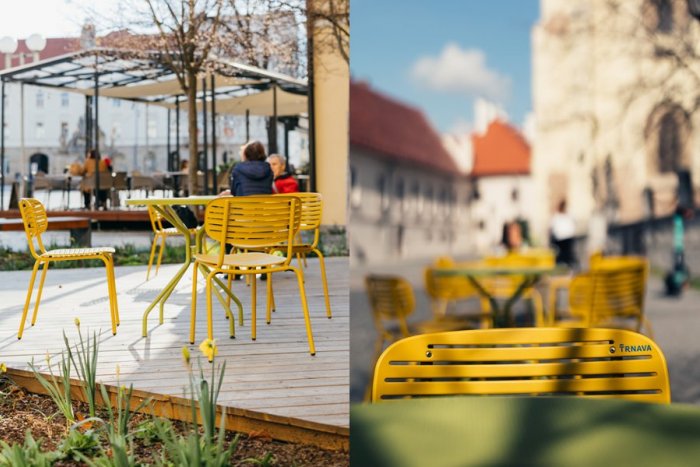 Ilustračný obrázok k článku Užite si príjemné posedenie na jarnom slnku: Žlté stoličky sú späť v uliciach Trnavy!