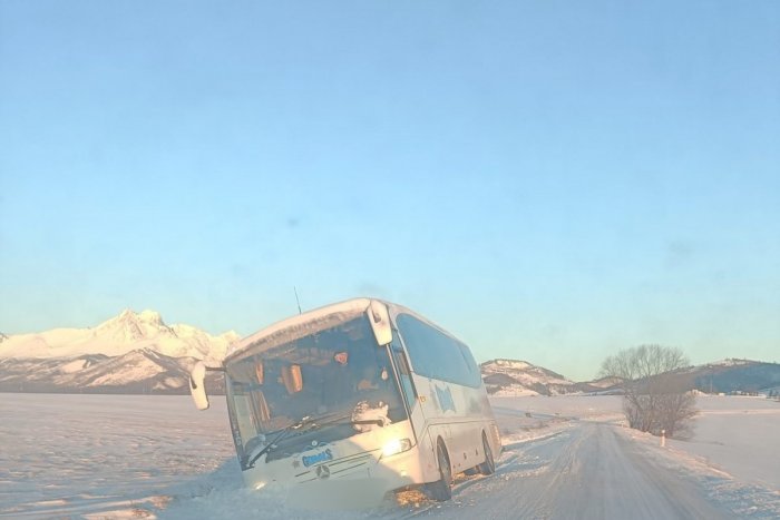Ilustračný obrázok k článku Situácia na cestách bola dramatická: Silný vietor so snežením v Poprade potrápili vodičov