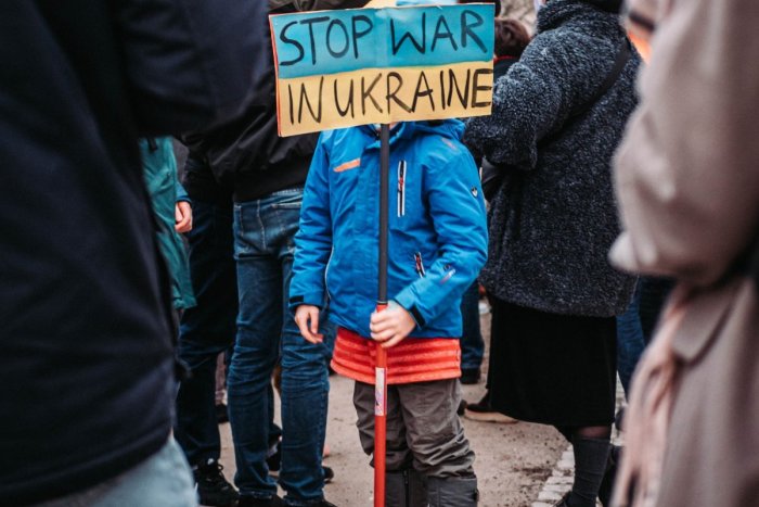 Ilustračný obrázok k článku Ruska Máša má 12 rokov a nakreslila, že: "Sláva Ukrajine"! Jej otec dostal DVA roky basy