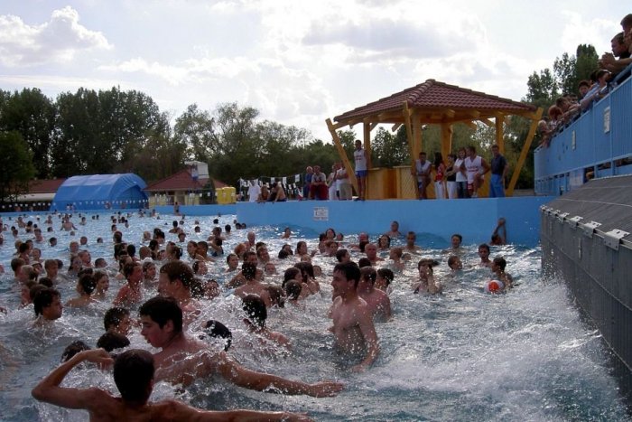 Ilustračný obrázok k článku Výstavba novej ATRAKCIE odštartovala: Na juhu Slovenska vyrastie bazén s VLNOBITÍM
