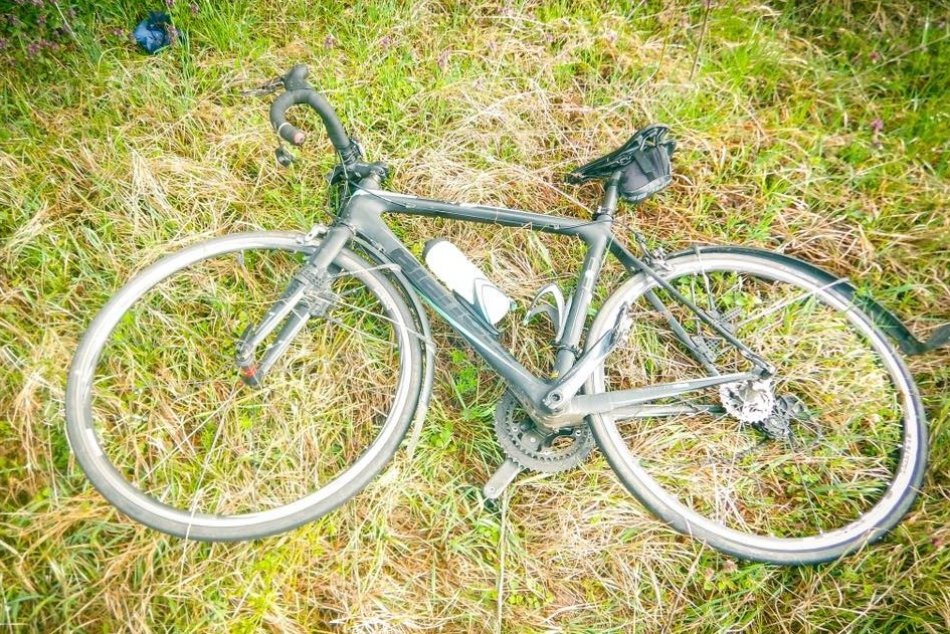 Ilustračný obrázok k článku Vodič zrazil cyklistku a UTIEKOL: Našli ju na okraji cesty, skončila v UMELOM spánku