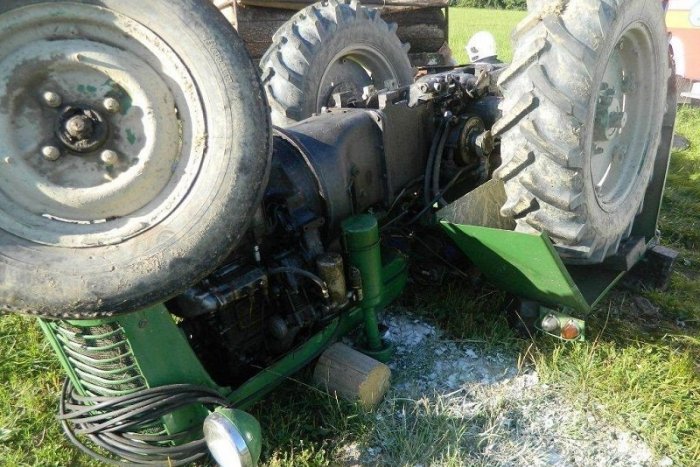 Ilustračný obrázok k článku HROZIVÉ nešťastie na juhu Slovenska: Muža privalil traktor, zasahoval vrtuľník