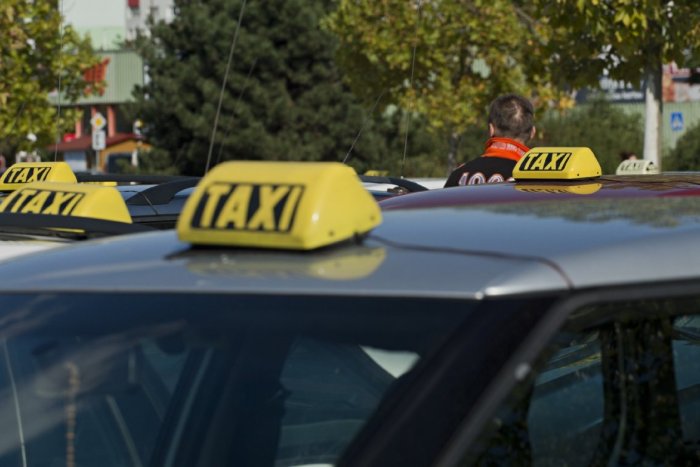 Ilustračný obrázok k článku Nočná dráma v Bratislave: Gruzínsky taxikár sa vraj pokúsil ZNÁSILNIŤ zákazníčku!