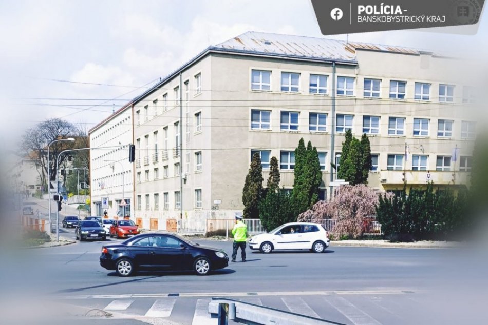 Ilustračný obrázok k článku Vodiči, v Bystrici zvýšte OPATRNOSŤ: Frekventovanú KRIŽOVATKU riadia policajti, FOTO