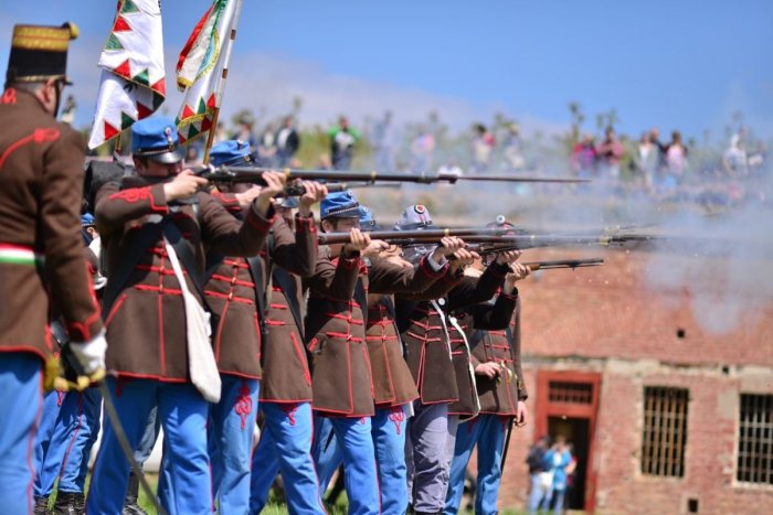 Ilustračný obrázok k článku Pevnosť v Komárne ožije: Prinesie SÚŤAZ vo varení starobylých jedál aj historické boje