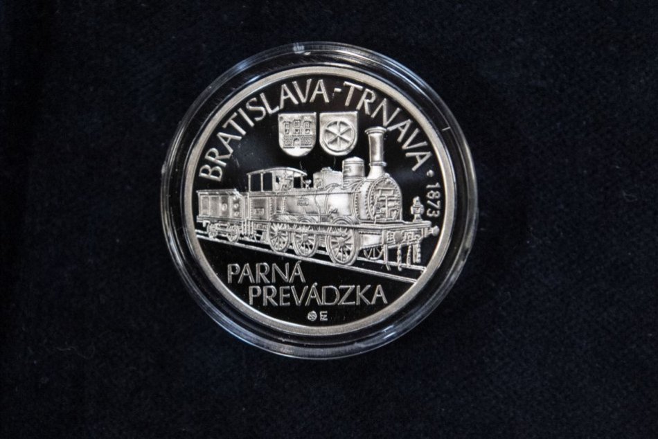 Ilustračný obrázok k článku Pred 150 rokmi spustili parnú železnicu z Bratislavy do Trnavy: Vydali zberateľskú mincu