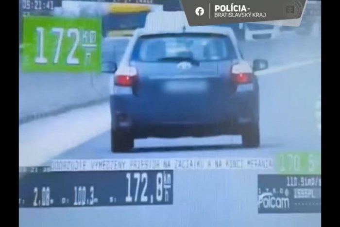 Ilustračný obrázok k článku Mladý šofér si z diaľnice spravil PRETEKÁRSKY okruh: Rútil sa šialenou rýchlosťou!