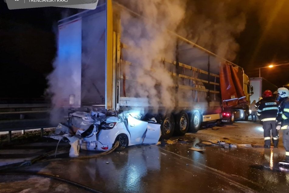 Ilustračný obrázok k článku Obrovská tragédia na D1: Auto vpálilo pod kamión a vzbĺklo, vodič nemal šancu, FOTO
